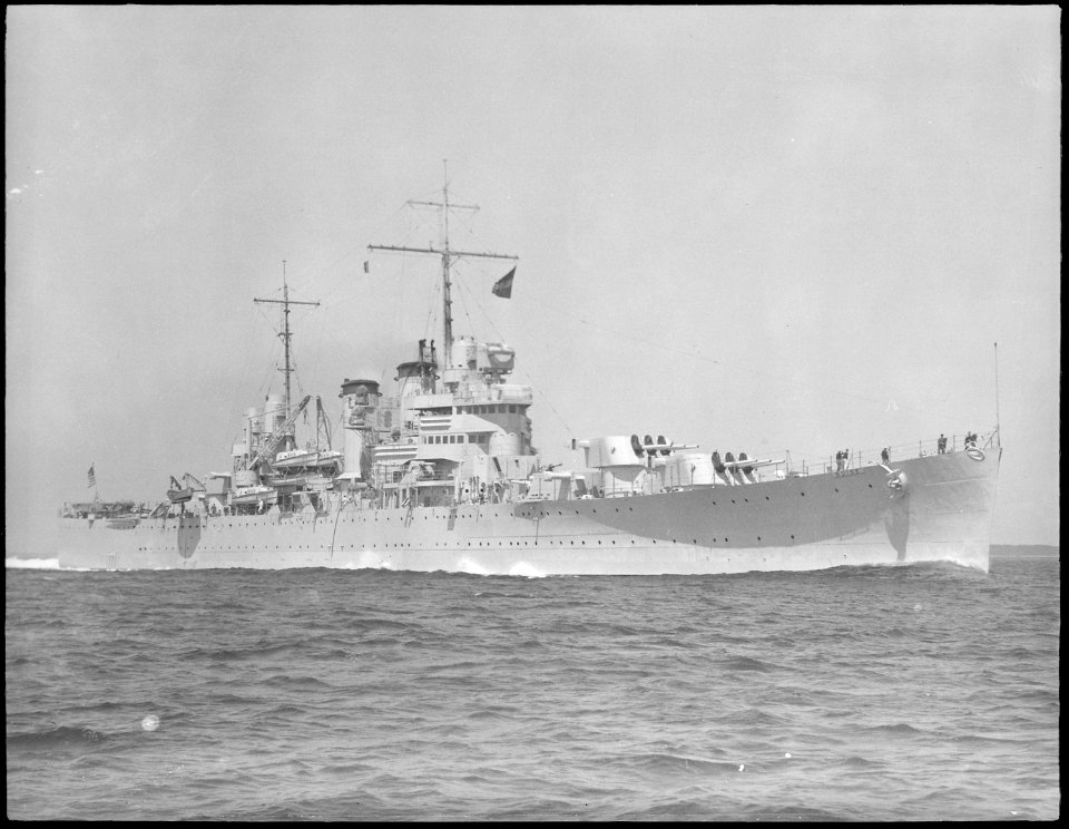 Boise (light CL47). Starboard bow, underway, 07-07-1938 - NARA - 513031
