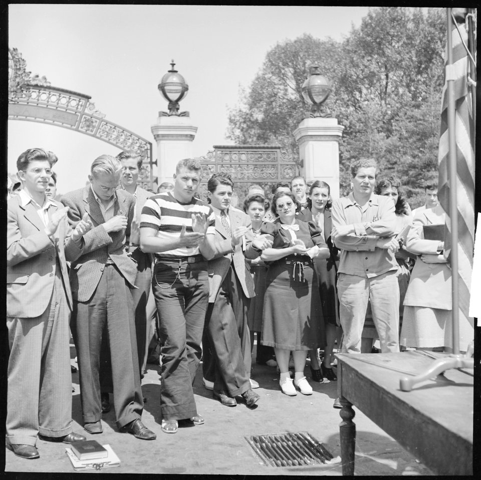 Berkeley, California. University of California Student Peace Strike. The students are appreciative though not... - NARA - 532117