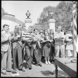 Berkeley, California. University of California Student Peace Strike. The students are appreciative though not... - NARA - 532117