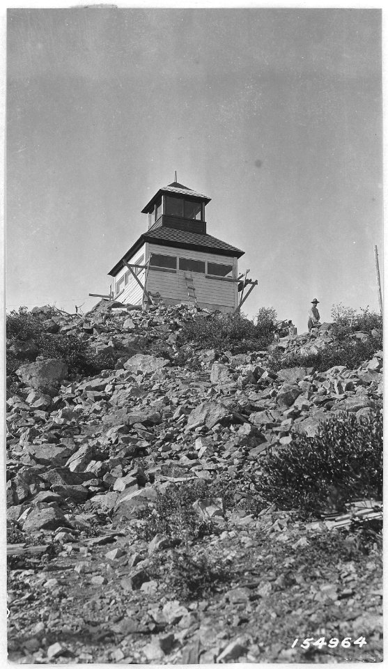 Bolan Mountain Lookout Tower, Siskiyou Forest, California , 1919. - NARA - 299162