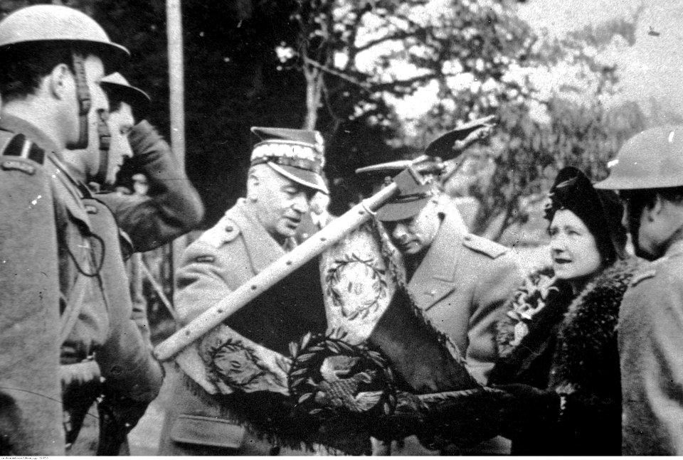 Brytyjska para królewska w Wojsku Polskim w Szkocji (21-85-3)