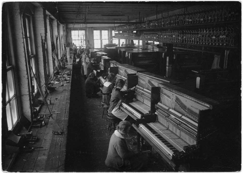 Cable Piano Company. Row of girl key fitters. Operation in manufacturing of pianos. - NARA - 522860