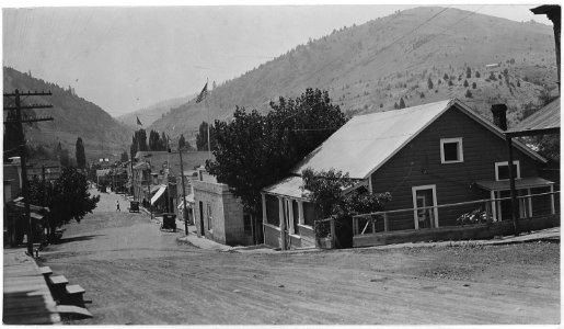 Canyon City, County Seat of Grant Co. Oregon, Malheur Forest, 1917. - NARA - 299193