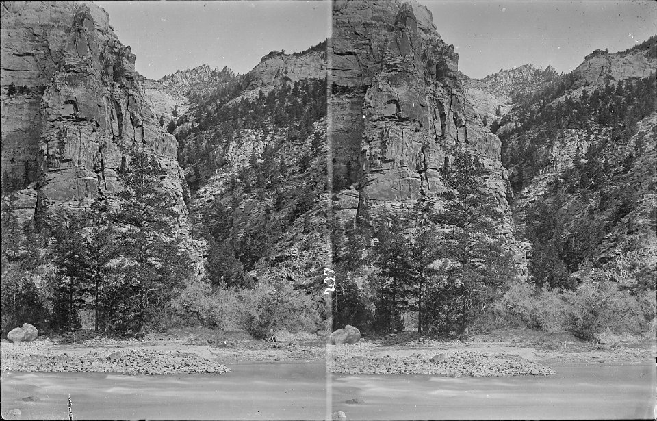 Center of Horse Shoe Canyon. Green River. Old nos. 286, 417, 1871 - 1878 - NARA - 517836