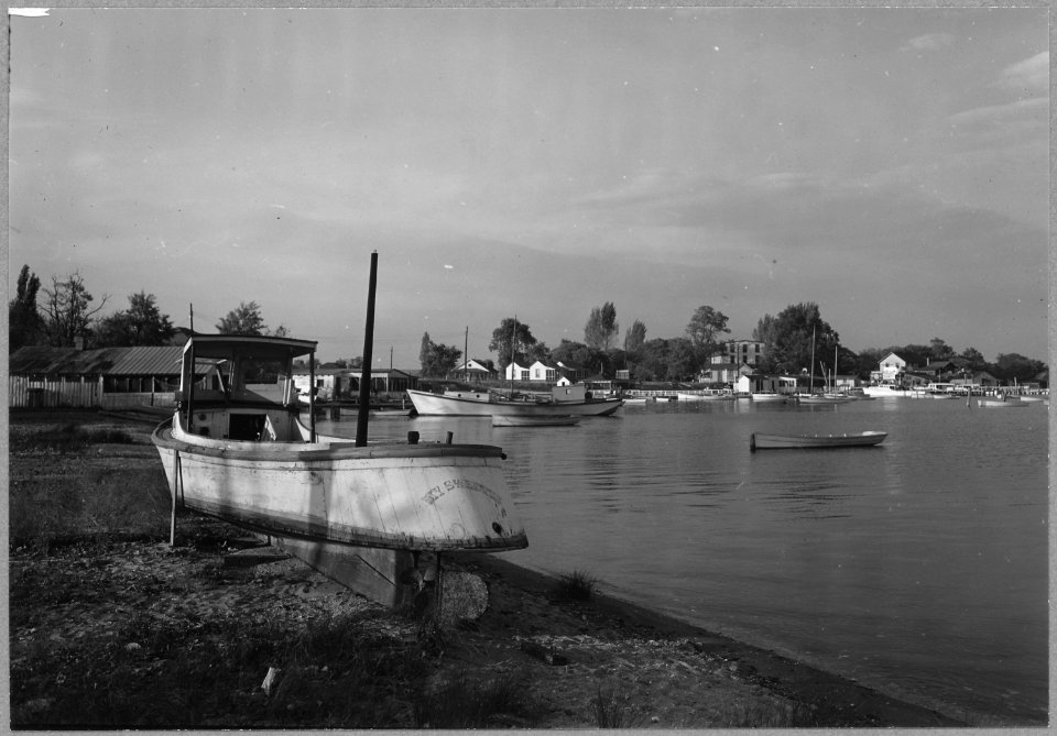 Charles County, Maryland. Oyster boats and pleasure crafts docked in the Patuxent River at Benedict. . . . - NARA - 521569