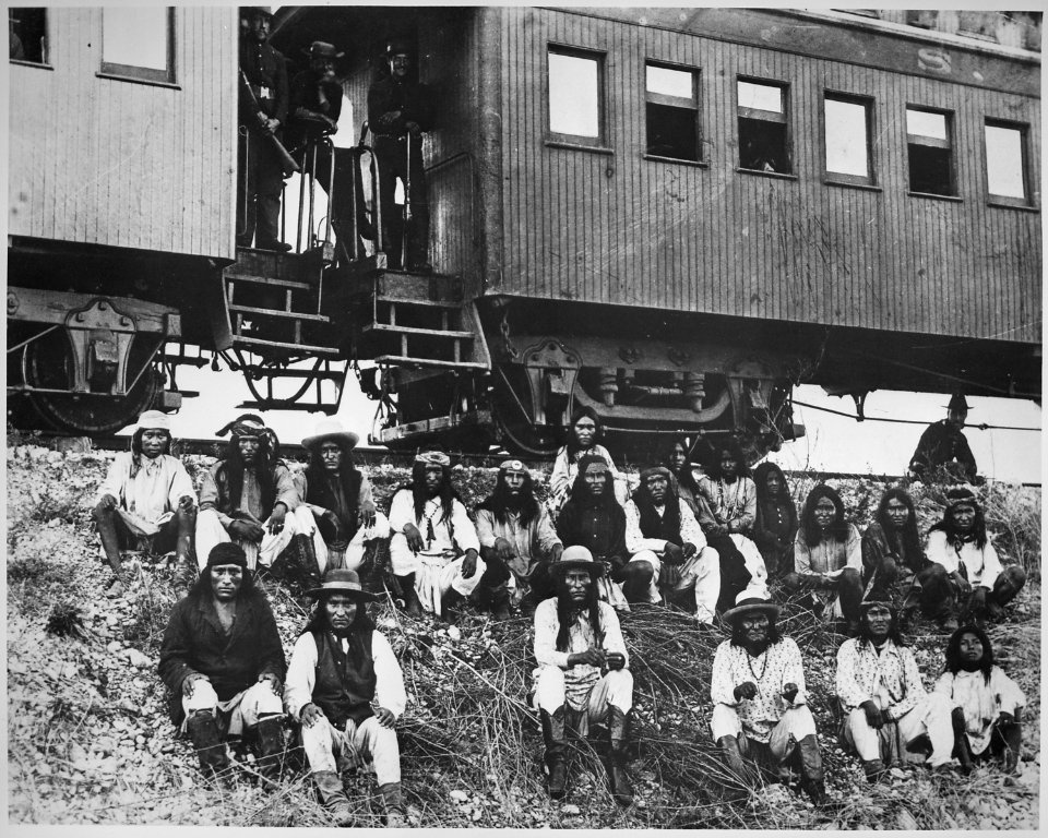 Chiricahua Apache prisoners, including Geronimo, 1886 - NARA - 530797
