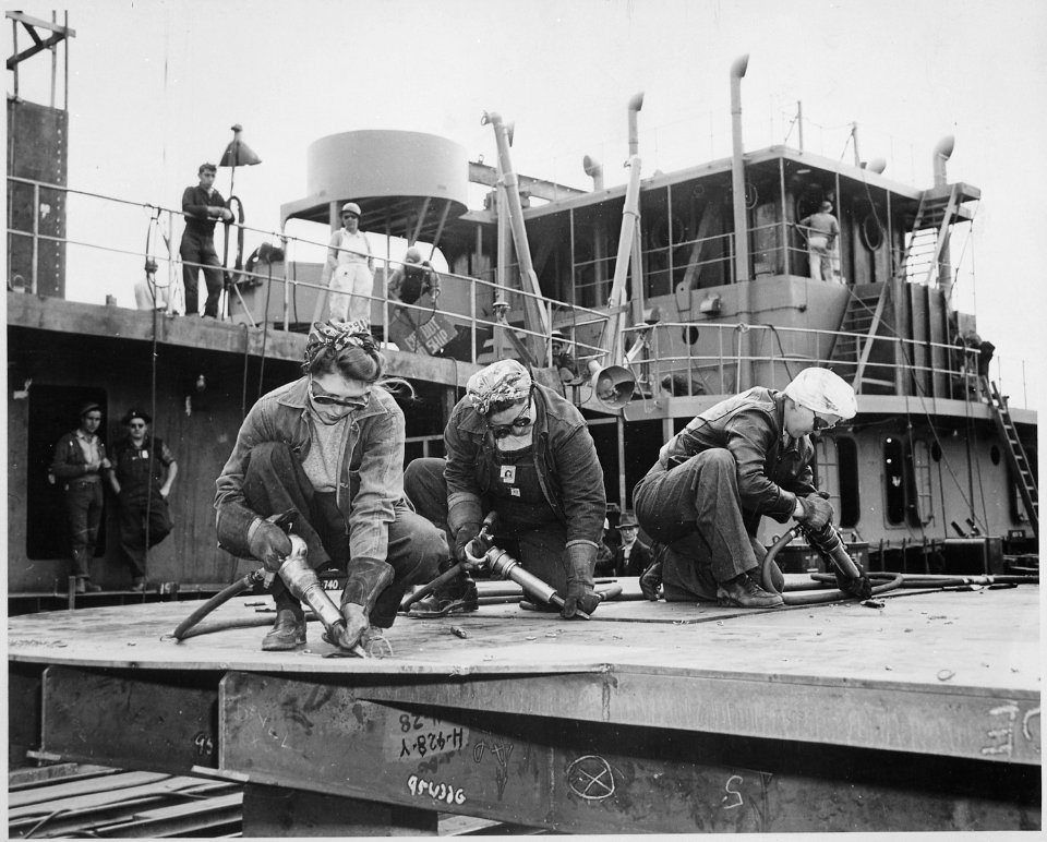 Chippers in a shipyard ( Shipbuilding. Three women working) - NARA - 522892