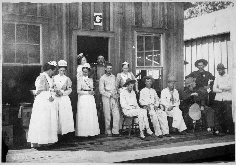 Camp Thomas, Chickamauga Park, Georgia Sternberg Hospital, Third Army Corps. Nurses and convalescent patients., ca. 1920 - NARA - 522870