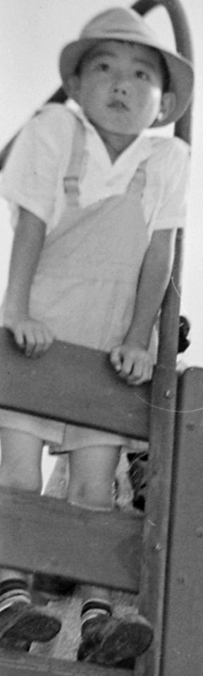 Child detail, Closing of the Jerome Relocation Center, Denson, Arkansas. Friends bid goodbye to Harold Oychida wh . . . - NARA - 539800 (cropped)