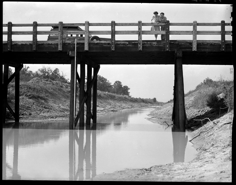 Closing of the Jerome Center, Denson, Arkansas. One of the main canals dug to drain the Jerome Cent . . . - NARA - 539704