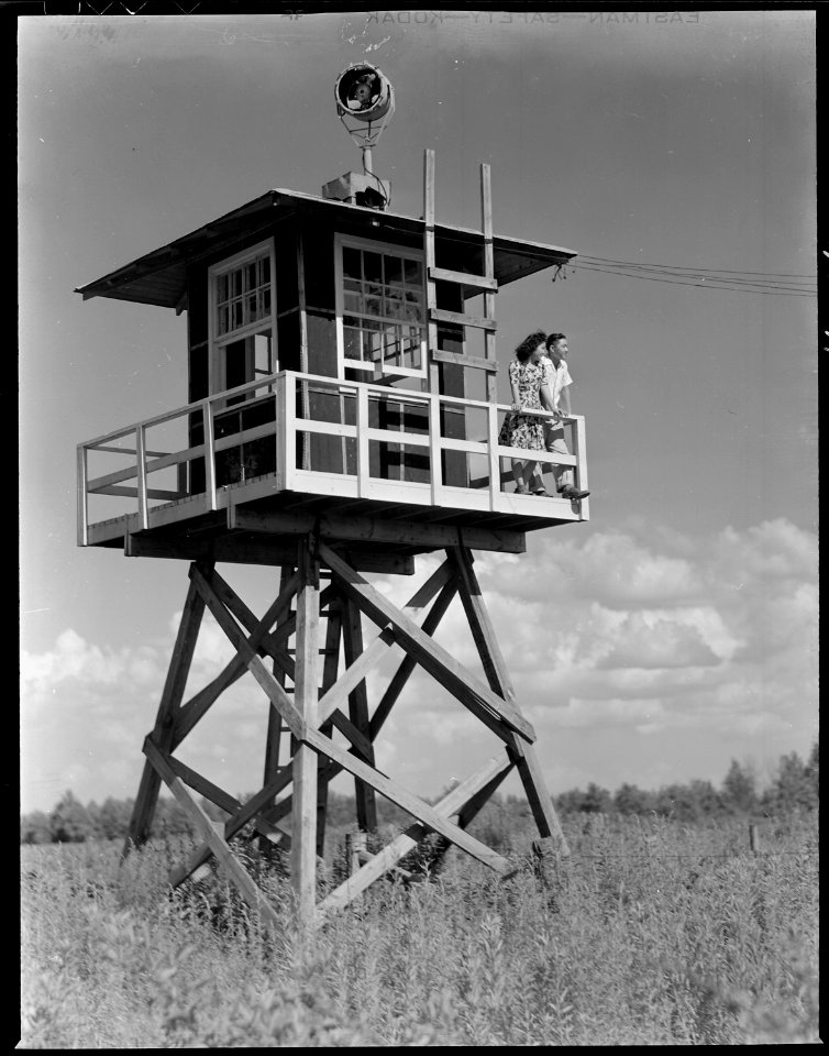 Closing of the Jerome Relocation Center, Denson, Arkansas. Clara Hasegawa and Tad Mijake take a las . . . - NARA - 539629