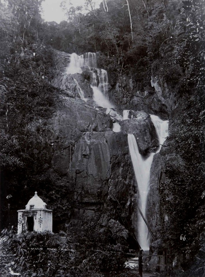Collectie NM van Wereldculturen TM-60054674 Waterval, Penang Fotograaf A. (August) Kaulfuss (1861 - 1909)