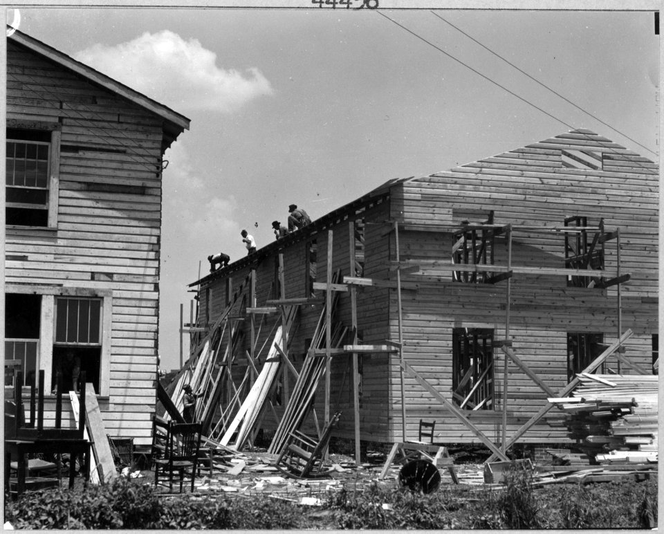 Coosa Valley, Alabama. Constructing bunk houses at Childersburg. - NARA - 522586