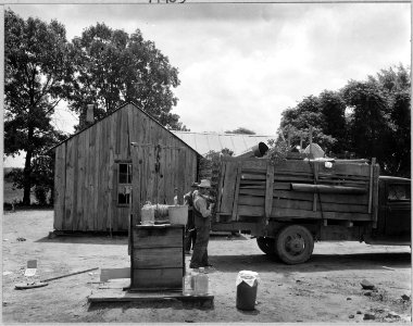 Coosa Valley, Alabama. Local family moving off of government reservation to make room for bag loadin . . . - NARA - 522553