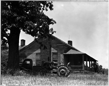 Coosa Valley, Alabama. Farm homestead scene - Lincoln, Alabama. - NARA - 522661