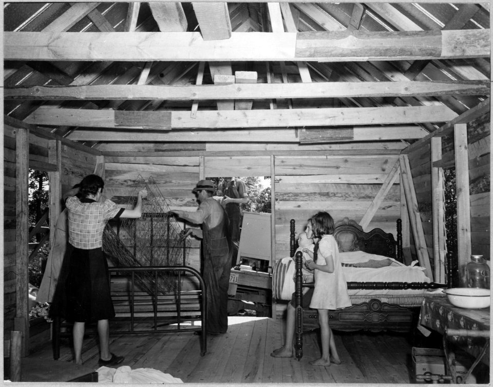 Coosa Valley, Alabama. Moving into new home off of the reservation. This one acre of scrub second-gr . . . - NARA - 522565