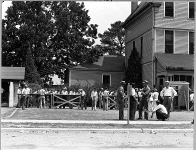 Coosa Valley, Alabama. Employment line outside contractor's office. - NARA - 522617