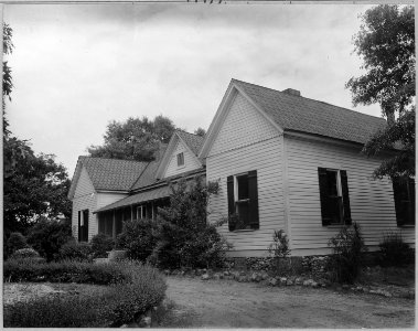 Coosa Valley, Alabama. Farm home of 1300 acre place abandoned. - NARA - 522627