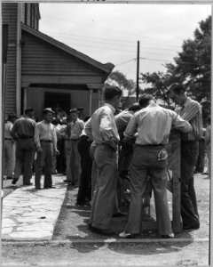 Coosa Valley, Alabama. Employment line outside contractor's office. - NARA - 522616