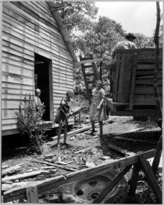 Coosa Valley, Alabama. Moving into new home off of the reservation. This one acre of scrub second-gr . . . - NARA - 522563