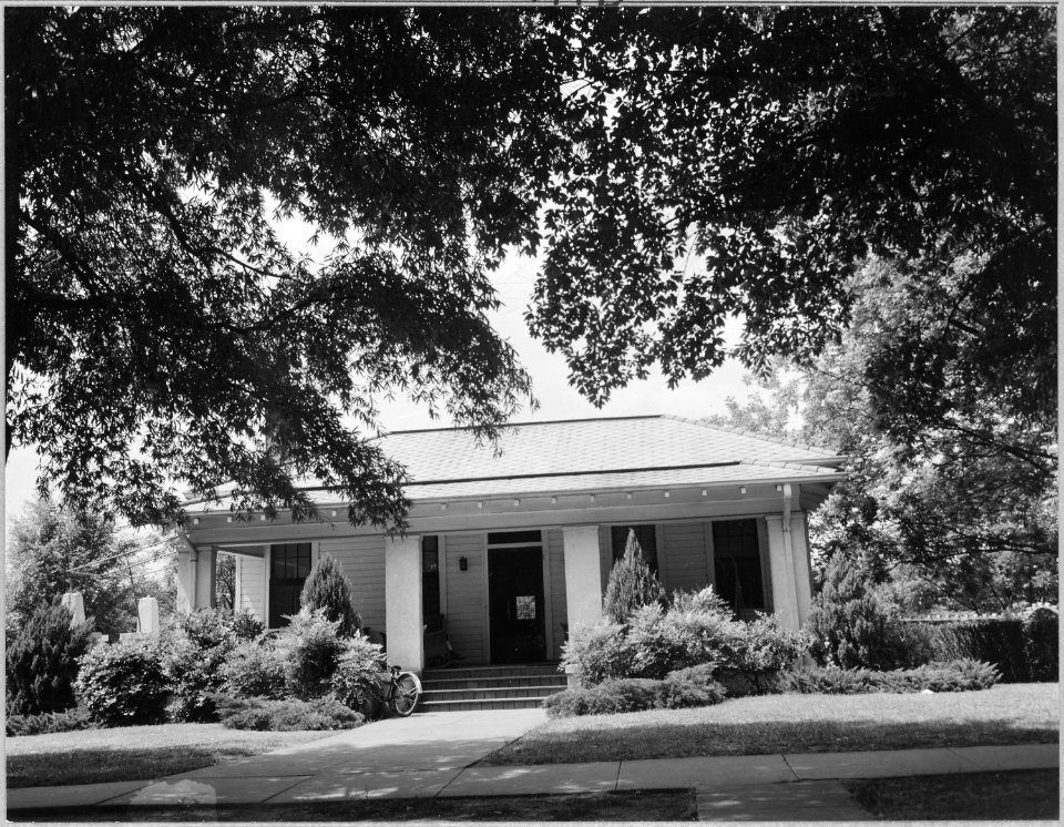 Coosa Valley, Alabama. Rents on small houses such as this in Talladega have doubled and trebled. - NARA - 522599
