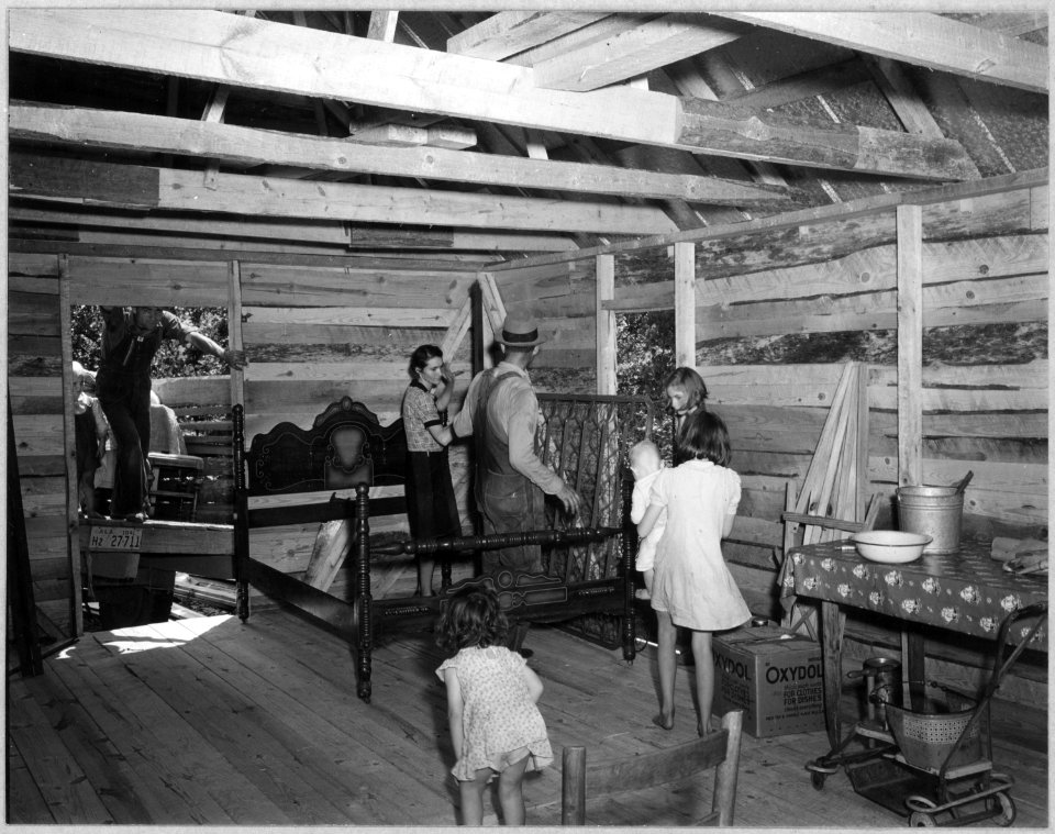 Coosa Valley, Alabama. Moving into new home off of the reservation. This one acre of scrub second-gr . . . - NARA - 522566