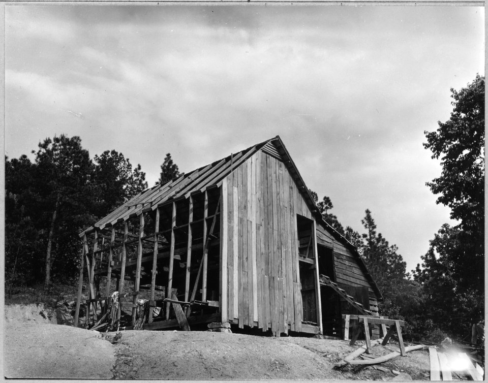 Coosa Valley, Alabama. Newly constructed barn on abandoned farm. - NARA - 522625