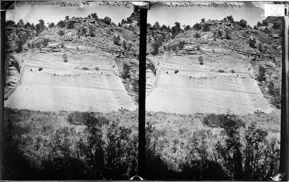 CROSS-BEDDED SANDSTONE, 3-LAKES CANYON, KANAB, UTAH - NARA - 524019