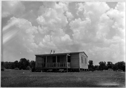 Coosa Valley, Alabama. Temporary FSA buildings erected near old homes. - NARA - 522636