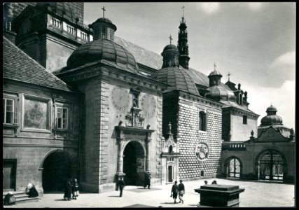 Czestochowa, fragment Klasztoru ca 1936 (47764273)