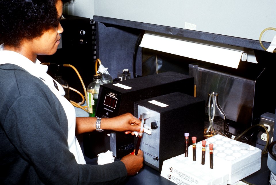 DA-ST-83-09572 Coulter Diluter II at the medical department activity (MEDDAC) health services complex in Fort Sheridan
