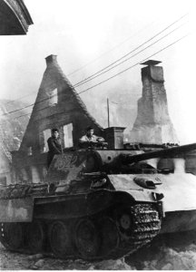 Czołg niemiecki w Gołdapii (2-910)