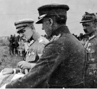 Dekoracja oficerów 30 Dywizji Piechoty, weteranów byłej Brygady Syberyjskiej w drugą rocznicę powrotu do Polski (22-278-8)