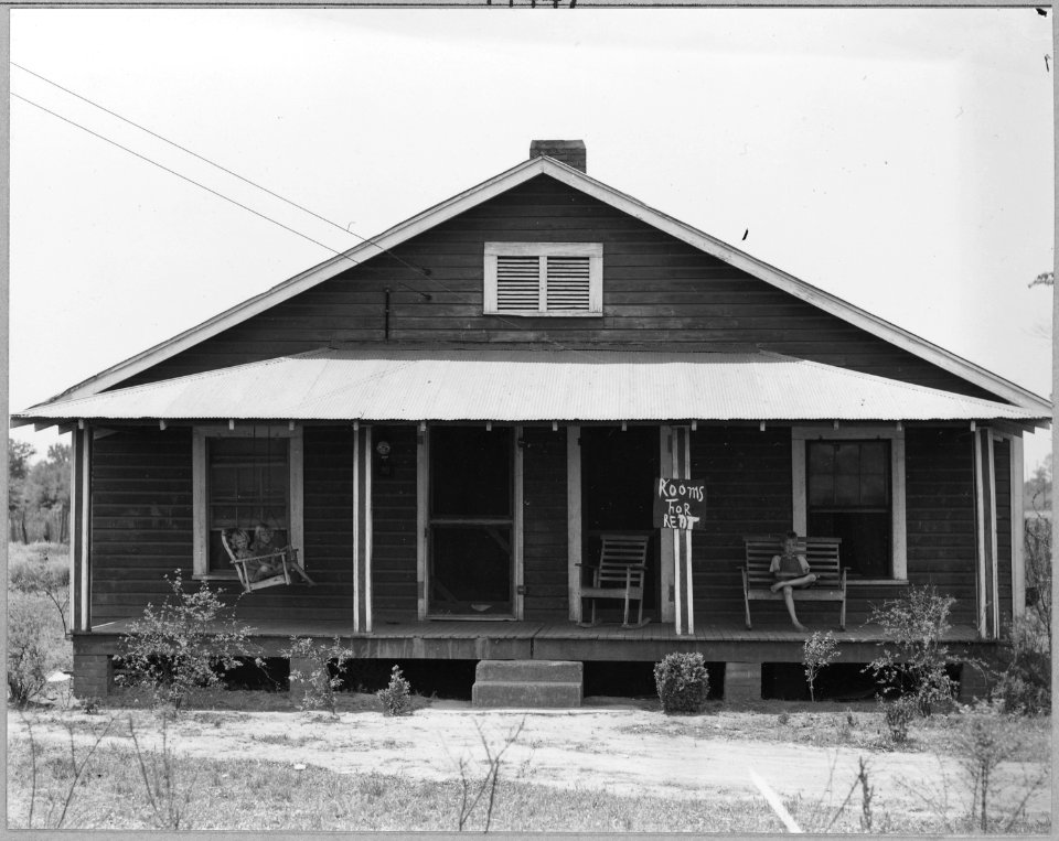 Coosa Valley, Alabama. Old inhabitants advertise for borders. - NARA - 522597