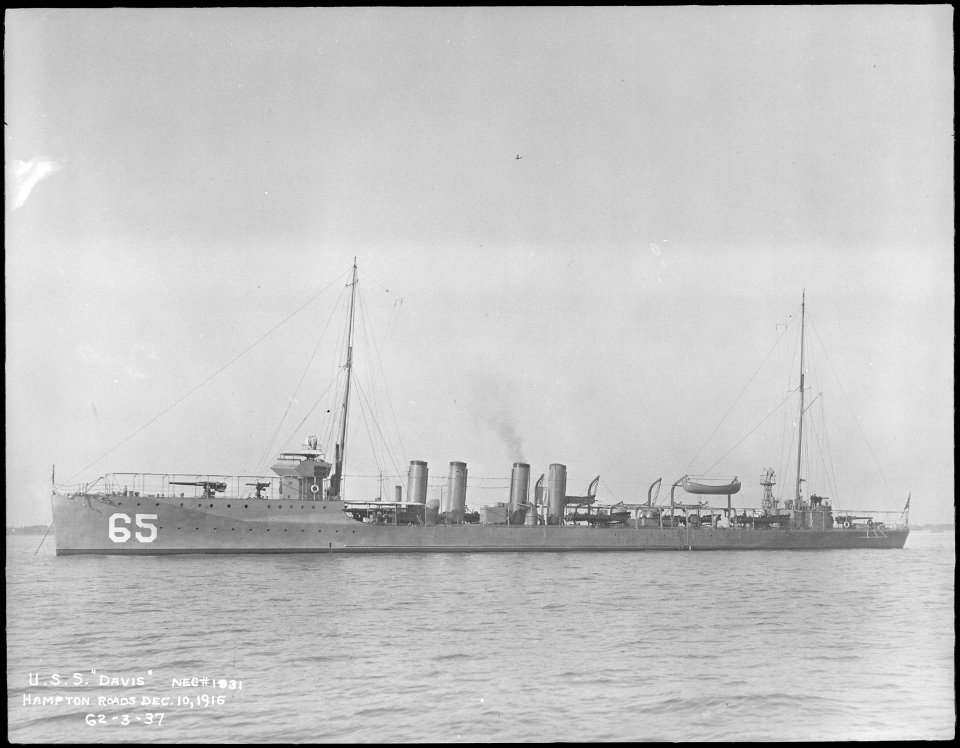 Davis (DD65). Port side, 12-10-1916 - NARA - 512946