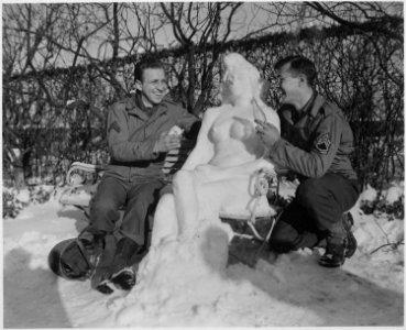 Corporal. Bernard Butnik, Cleveland Heights, Ohio, and Sergeant. Richard Goodbar, Russellville, Arkansas, offer... - NARA - 531240