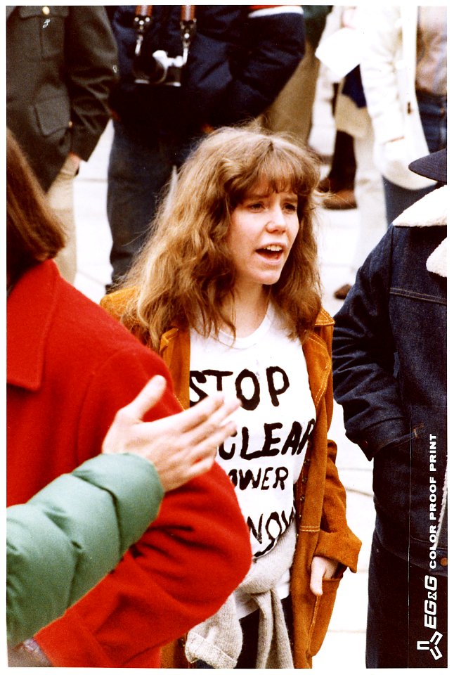 Demonstrator. Anti-nuke rally in Harrisburg, (Pennsylvania) at the Capitol. - NARA - 540019