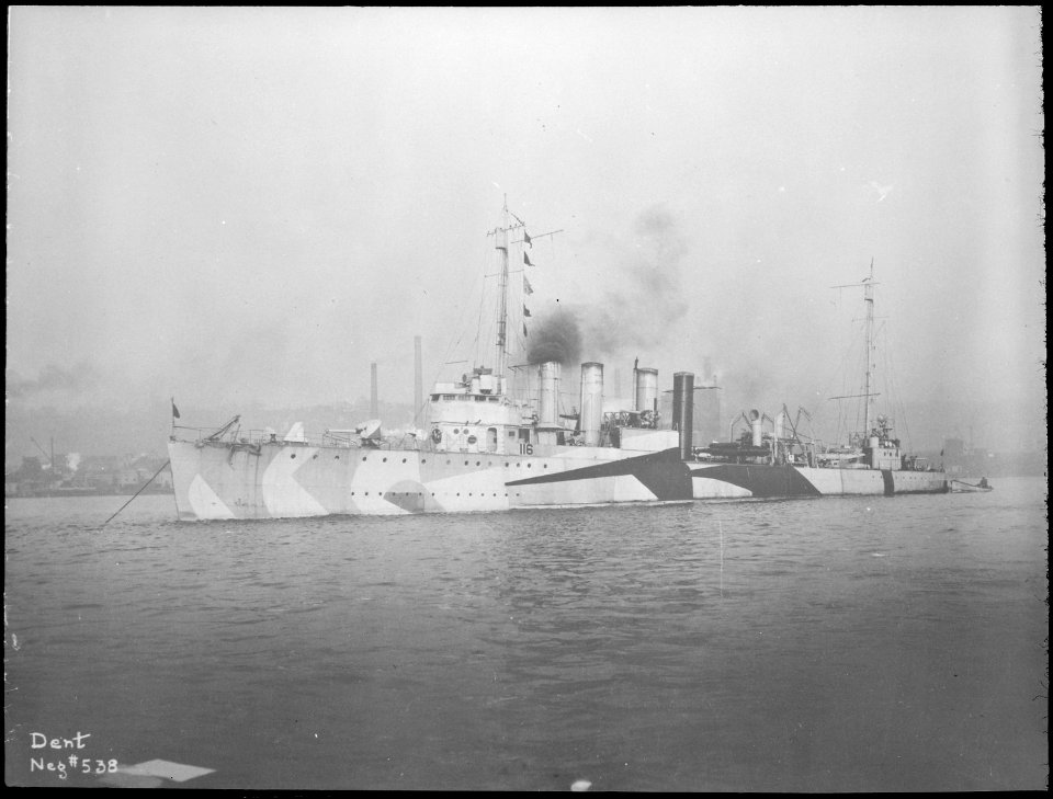Dent (DD116). Port bow, camouflaged, 12-27-1918 - NARA - 512936