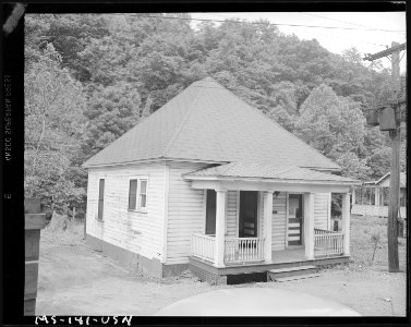 Doctor's office and dispensary. Koppers Coal Division, Federal ^1 Mine, Grant Town, Marion County, West Virginia. - NARA - 540295