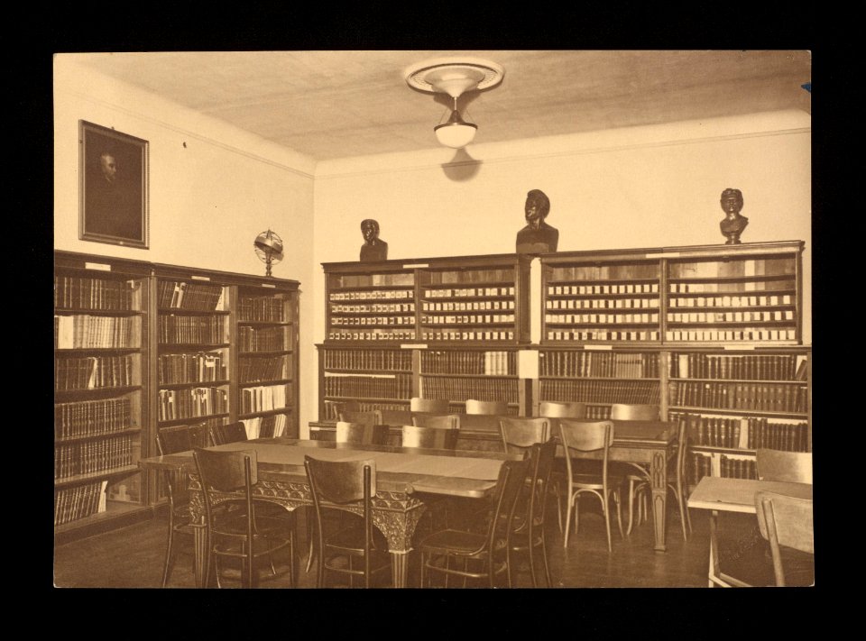 Czytelnia Biblioteki Ordynacji Krasinskich w Warszawie ca 1930 (114347770)
