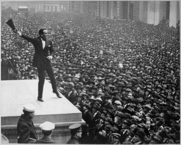 Douglas Fairbanks, movie star, speaking in front of the Sub-Treasury building, New York City, to aid the third Liberty L - NARA - 530736 photo