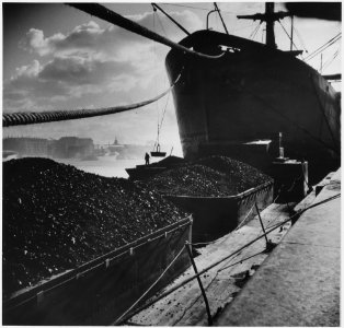 Denmark. The Danish photgrapher who wrote this caption said, Coal import is one of the fields where Denmark has... - NARA - 541663