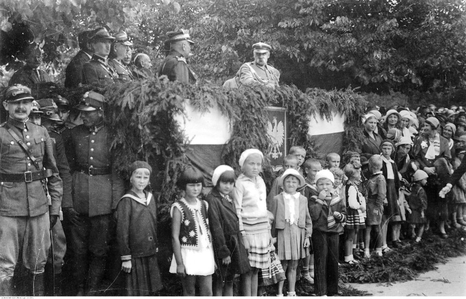 Defilada wojskowa w rocznicę wymarszu Pierwszej Kompanii Kadrowej (22-289-1)