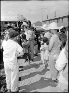 Eden, Idaho. Friends welcome new arrivals from the assembly center at Puyallup, Washington. - NARA - 538282