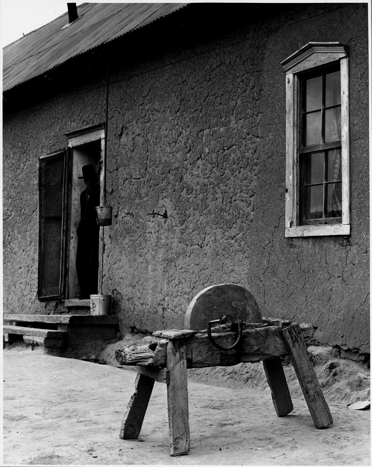 El Cerrito, San Miguel County, New Mexico. Buildings are of many different shapes and sizes. Notic . . . - NARA - 521155