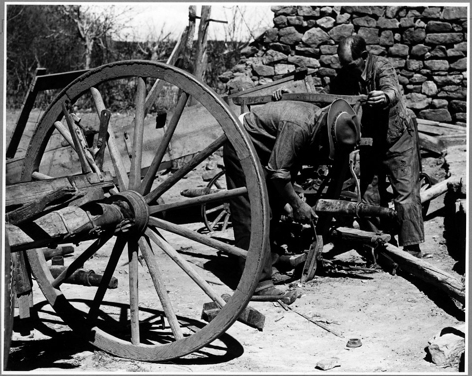 El Cerrito, San Miguel County, New Mexico. El Cerrito is a long way from any machine shops, and the . . . - NARA - 521197