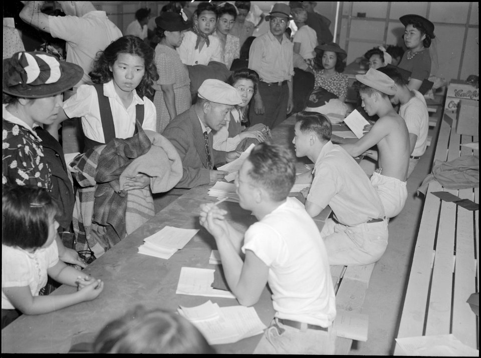 Eden, Idaho. Newly arrived evacuees from the assembly center at Puyallup, Washington, are registere . . . - NARA - 538285