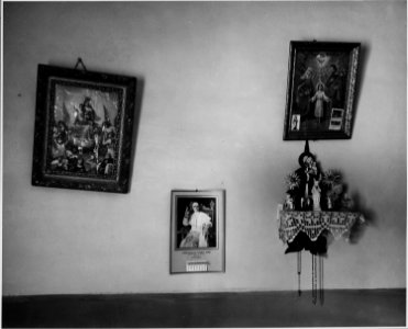 El Cerrito, San Miguel County, New Mexico. Rooms in all these houses differ considerably as to furn . . . - NARA - 521185
