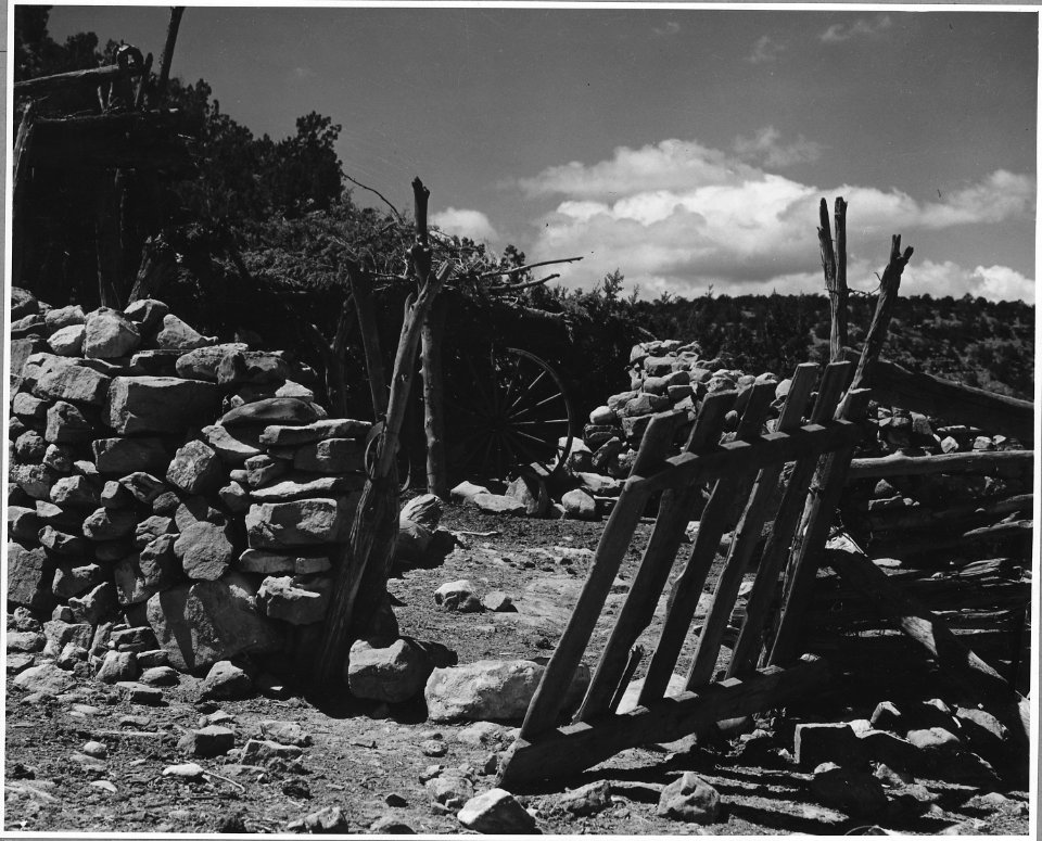 El Cerrito, San Miguel County, New Mexico. Details of walls and fences. - NARA - 521164