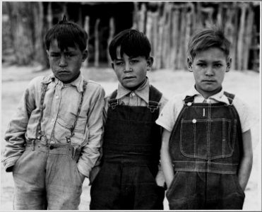 El Cerrito, San Miguel County, New Mexico. These are the people you see around the village during t . . . - NARA - 521175